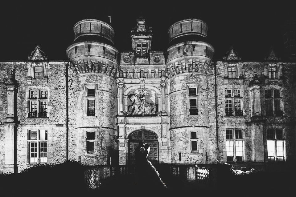 Photo de couple la nuit lors d'un mariage à Chartres
