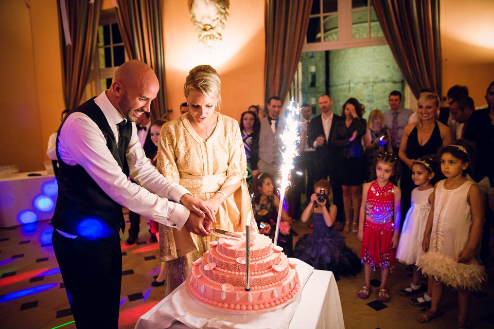 Découpe gateau mariage